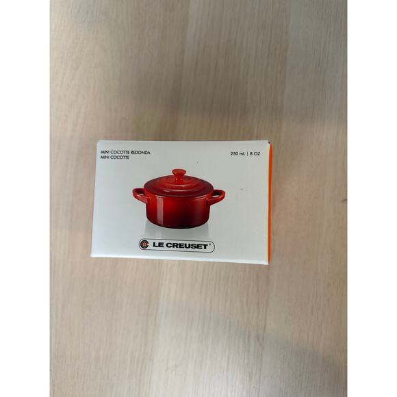 Le Creuset Mini Round Cocotte in White - NEW - Picture 1 of 10